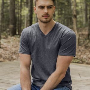 Le t-shirt col en V unisexe