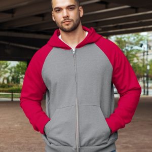 Le molleton à capuchon, fermeture éclair et manches raglan