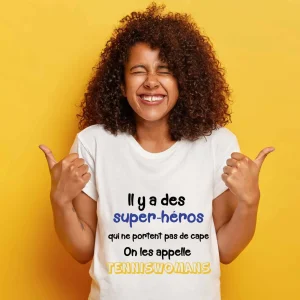 T-shirt Il y a des super héros qui ne portent pas de cape on les appelle tenniswomans