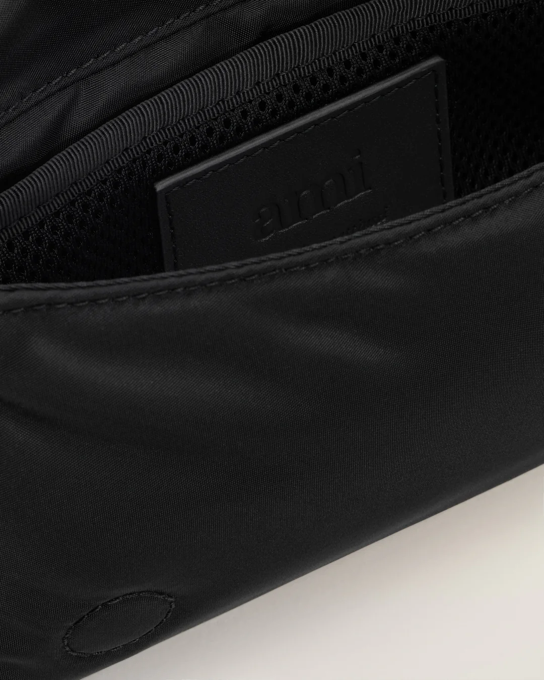 Sac Noir Lunch Box Marcel En Nylon Ouatiné Noir AMI PARIS – Image 2